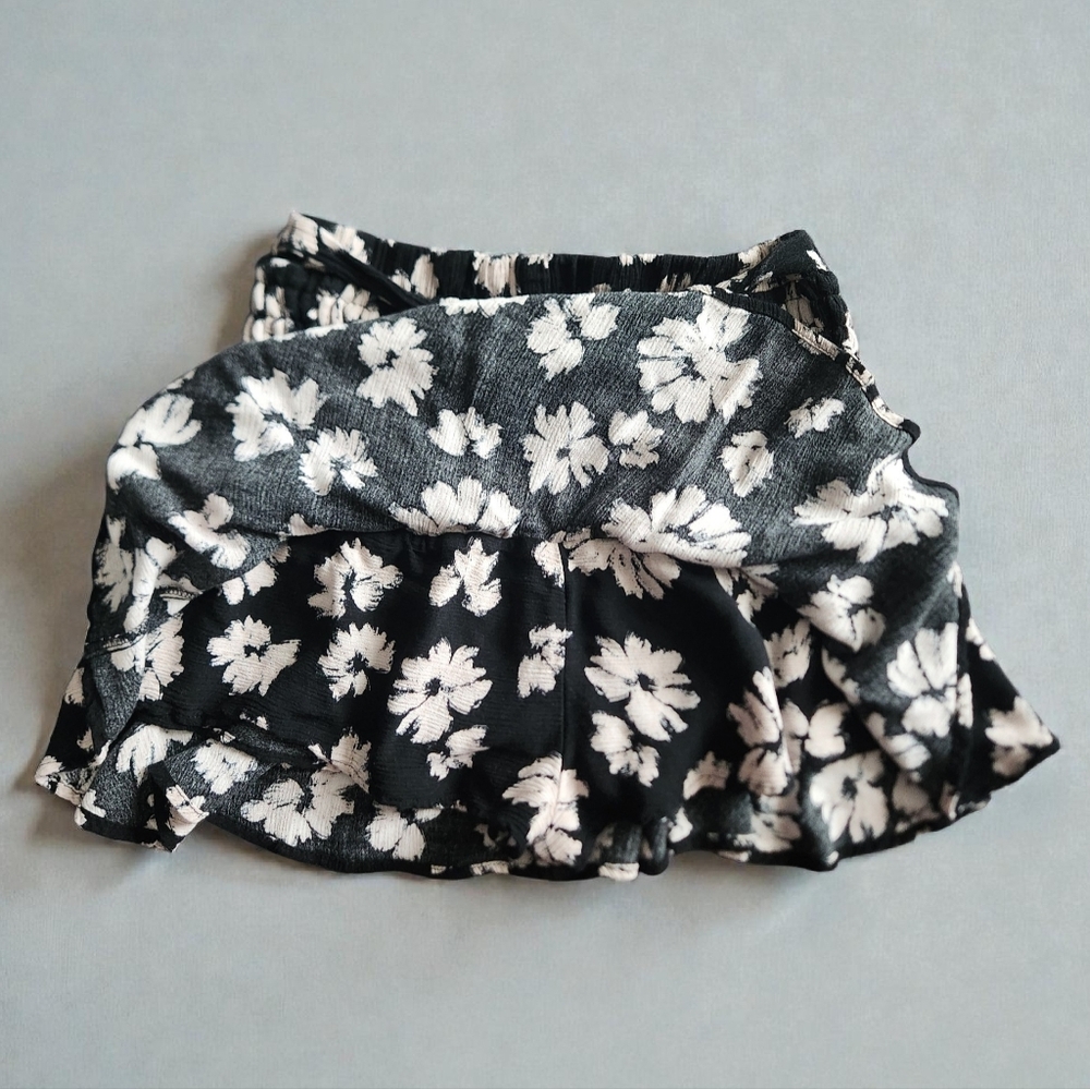 Urban Romantics Skort-Size Medium - Picture 5 of 6